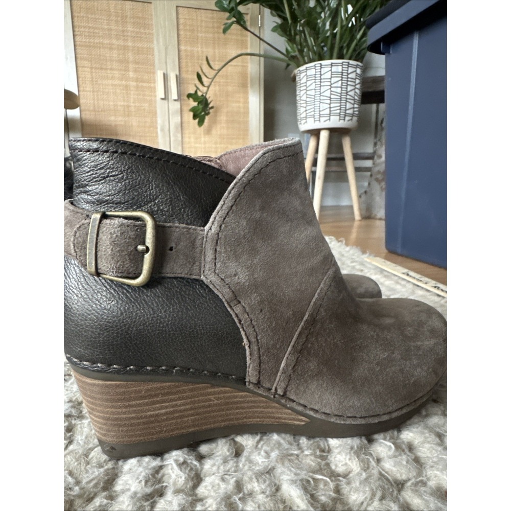 Dansko Women's Shirley Wedge Size 38 Brown Suede And Leather